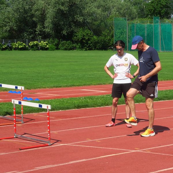 Trainer in Aktion: Schwungbein